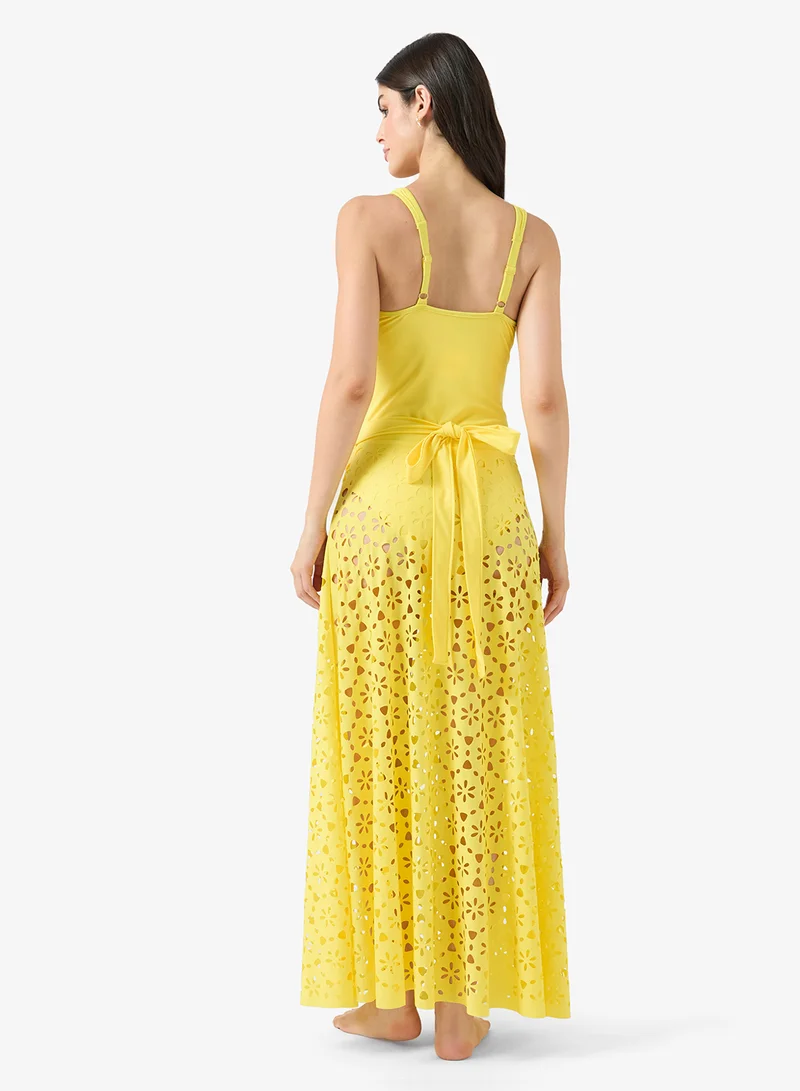 ايلا ملابس سباحة بفتحة صدر مع تنورة شاطئ بتصميم -